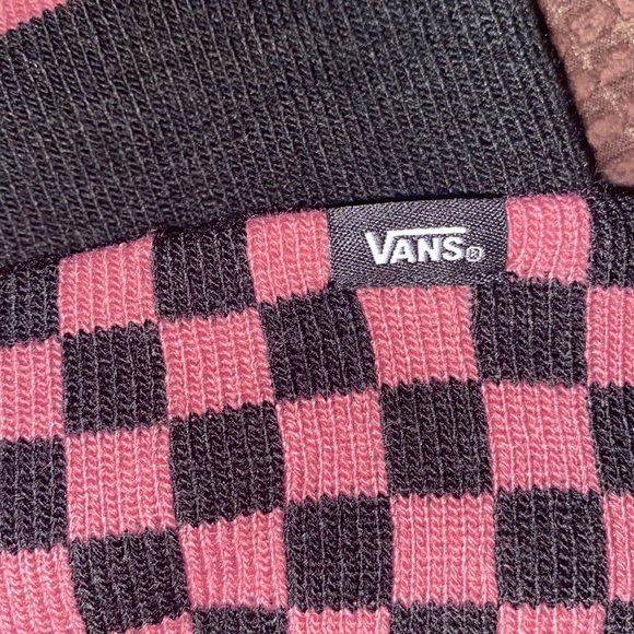 NWT Vans winter hat black & mauve checkered with Vans logo unisex - Picture 3 of 5